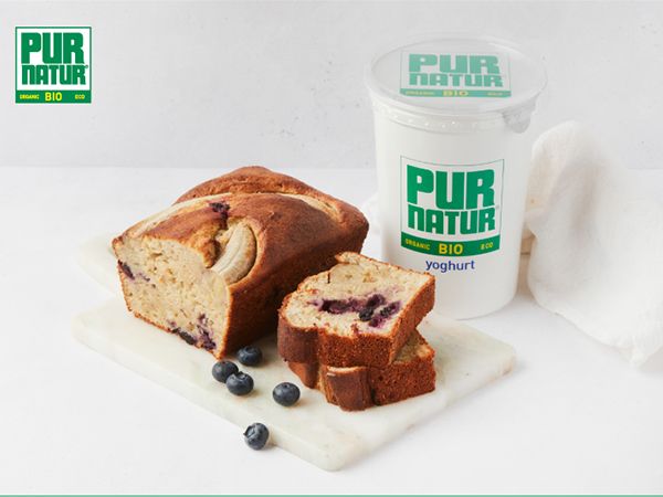 Bananenbrood met yoghurt en blauwe bes